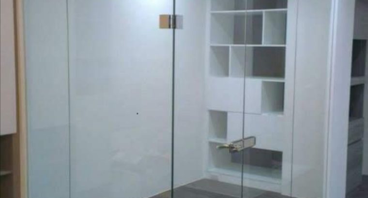 安装各类钢化玻璃 – 商铺门窗，淋浴，走廊等
