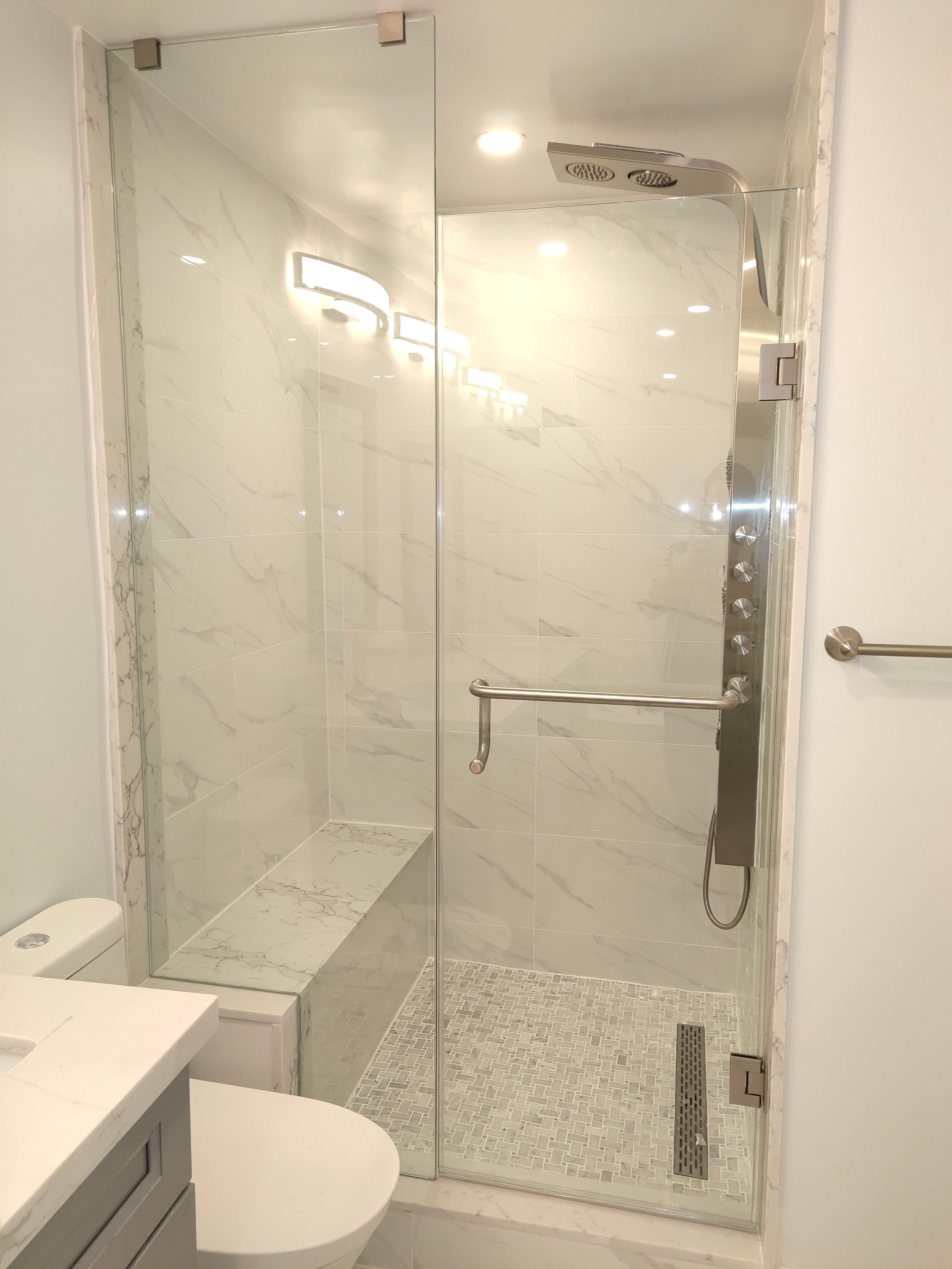 安装浴室玻璃门浴室镜；维修保暖中空玻璃窗